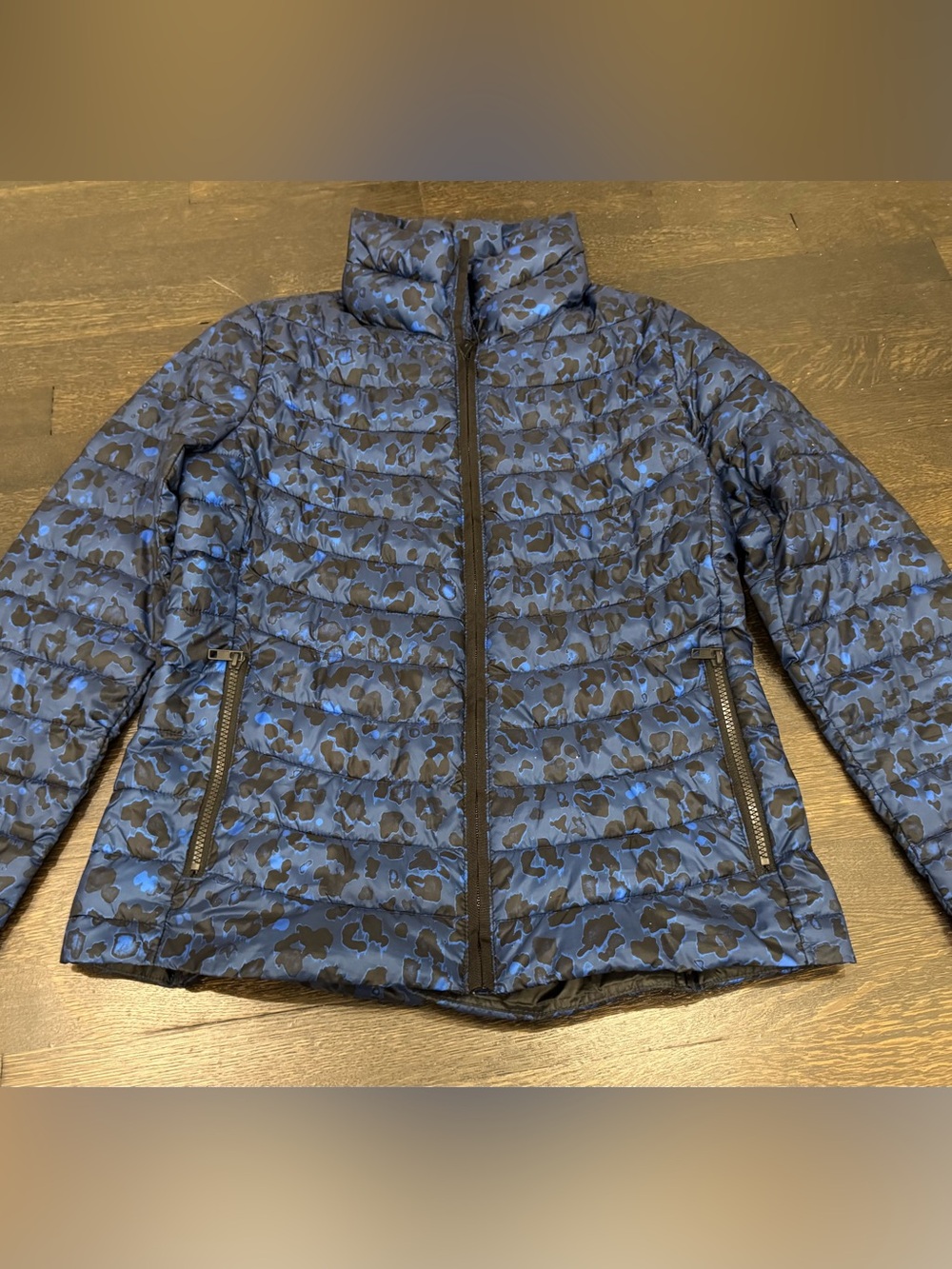 GAP Upcycled Lightweight Puffer Jacket Women's Blue Leopard / Camo Print small